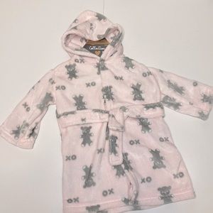 Blankets & Beyond baby robe NWT!